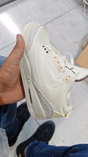 RETRO 3 TRAVIS H